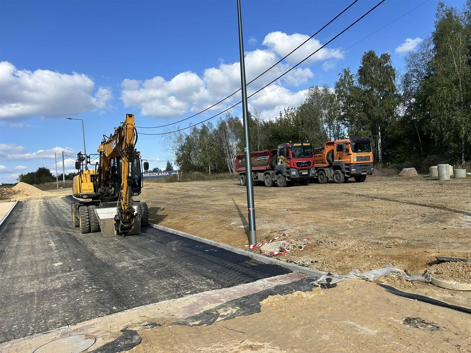 BUD-TRANS — Mercedes i koparka JCB w akcji
